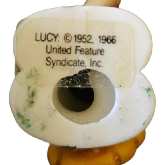 VINTAGE 1966 PEANUTS LUCY CERAMIC STATUE PLAYING BASEBALL - Picture 2 of 4